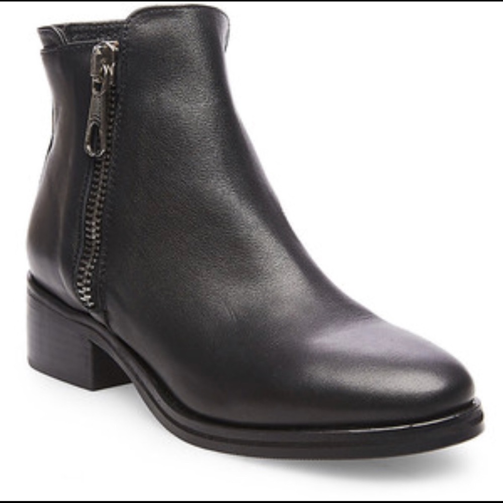 STEVE MADDEN BLACK LEATHER BOOTIE SIZE 9.5